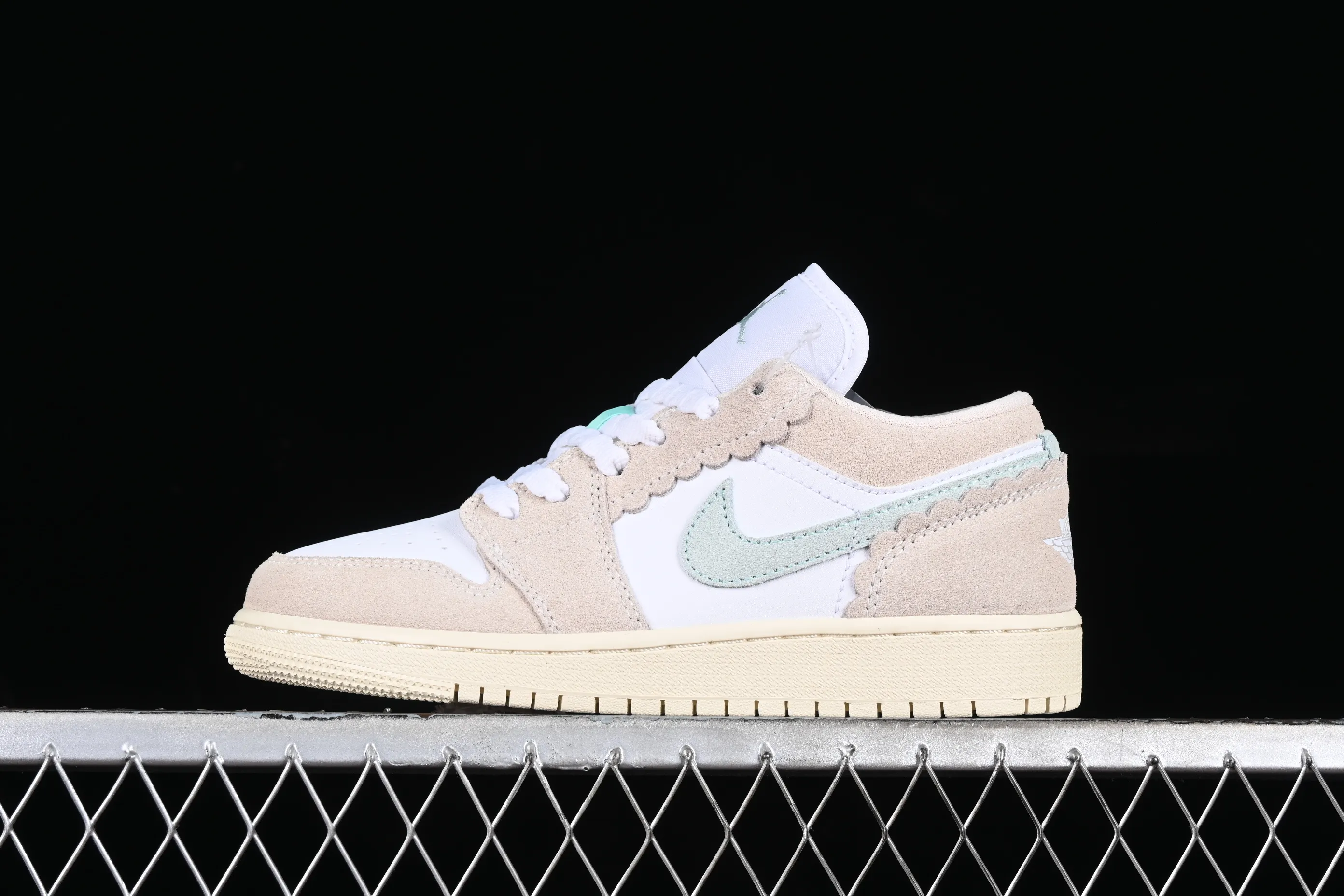 All categories Air Jordan Jordan series basketball shoes Air Jordan 1 Low G version pure original Air Jordan 1 Low AJ1 Joe 1 pink and white low-top cultural casual sneakers DZ5356-800
